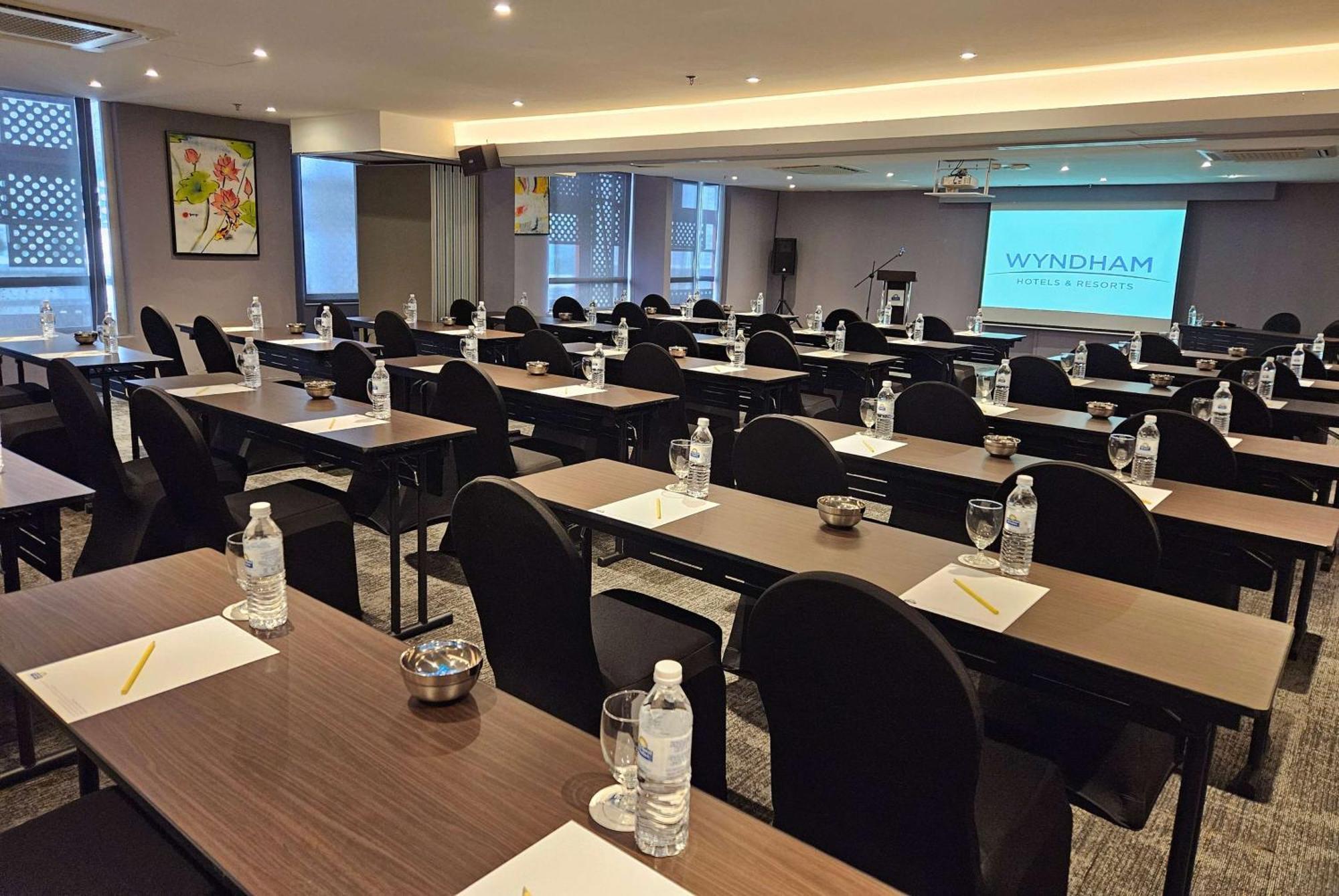 Days Hotel & Suites By Wyndham Kl - Chan Sow Lin Mrt Or Lrt Kuala Lumpur Zewnętrze zdjęcie