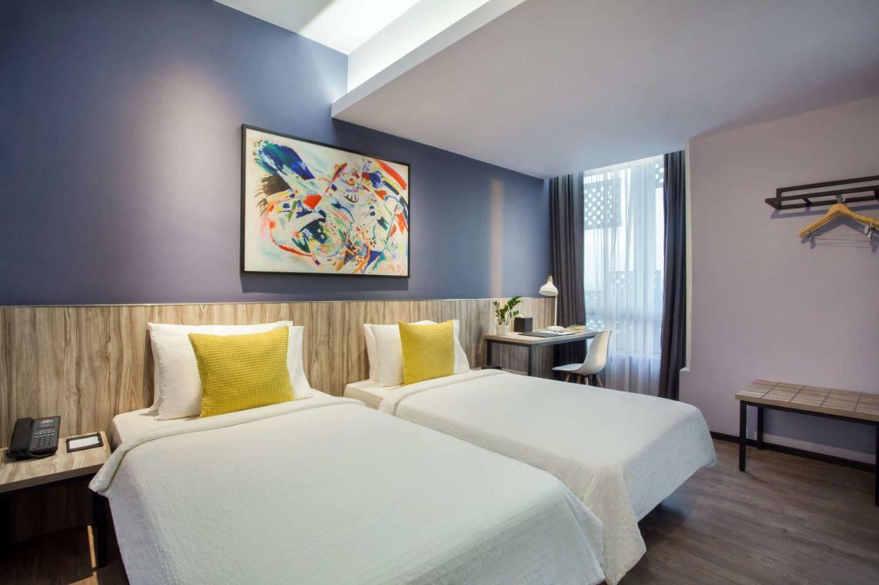 Days Hotel & Suites By Wyndham Kl - Chan Sow Lin Mrt Or Lrt Kuala Lumpur Zewnętrze zdjęcie